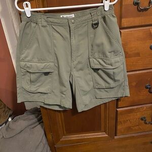 Columbia Green Cargo Shorts with Durable Design